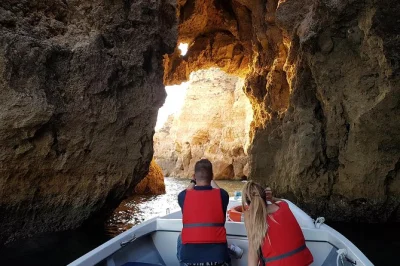 Feel the sea breeze as you cruise lagos’ coastline, explore ponta da piedade’s grottos, and laugh with a local guide. includes live commentary and comfy boat seats.
