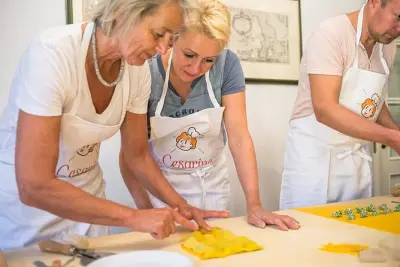 Corso di pasta e tiramisù a Treviso: Cucina in casa con una Cesarina