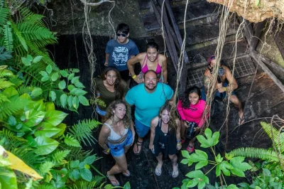 Sinta a adrenalina em 5 tirolesas, nade em 3 cenotes perto de puerto morelos e aproveite um almoço maia autêntico. inclui transporte, taxas e guias locais.