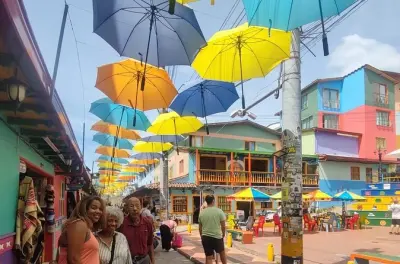 Guatapé ed El Peñol: Tour di un giorno tra villaggio e lago