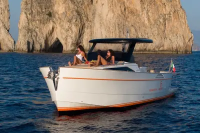 Capri et la côte amalfitaine en bateau privé depuis Positano