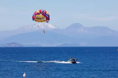 Parasailing sur le lac Taupo : 300 mètres au-dessus de l’eau
