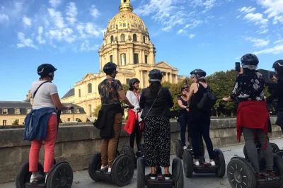 Erlebe paris auf einem segway – vorbei am eiffelturm, grand palais & place de la concorde. private führung, helm inklusive und flexible startzeiten.