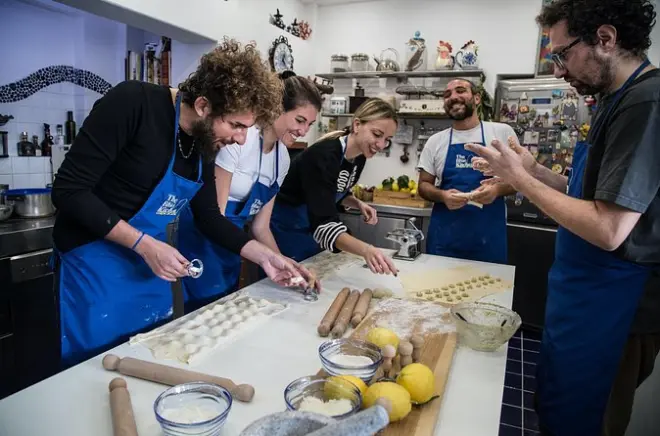 Corso di cucina a Capri: Prepara ravioli e torta al limone con vino