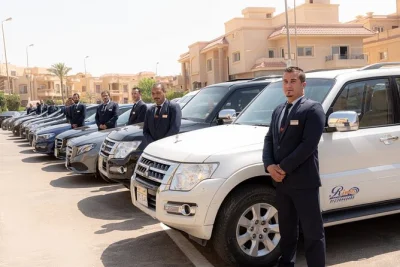 Atterra a hurghada senza stress: trasferimento privato con auto climatizzata, autista locale e assicurazione per te e i bagagli, direttamente in hotel.