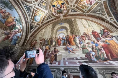 Explore o vaticano antes da multidão, admire os afrescos da capela sistina e evite filas para entrar na basílica de são pedro. entrada antecipada com guia especializado.