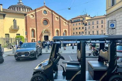 Descubre milán desde un carrito eléctrico con guía local, visitando lugares icónicos como el duomo y el castillo sforza, más tiempo para explorar brera. incluye recogida.
