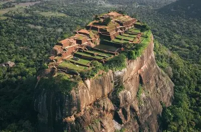 Fortaleza de Sigiriya: Subida ao templo da caverna