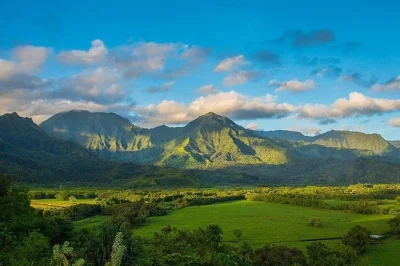 Erlebe kauais berühmte drehorte von den opaekaa falls bis hanalei town mit lokalem guide und hoteltransfer – entspannt und unvergesslich.