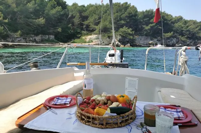 Voile privée vers l'île Sainte-Marguerite avec pique-nique