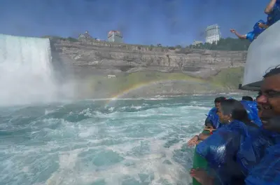 Niagarafälle 2-Tage-Tour ab Boston: Nacht- und Tagesansichten