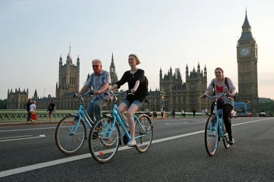 Siente el pulso de londres en bici: recorre big ben, la catedral de san pablo, covent garden y más con un guía local. incluye alquiler de bici y casco.
