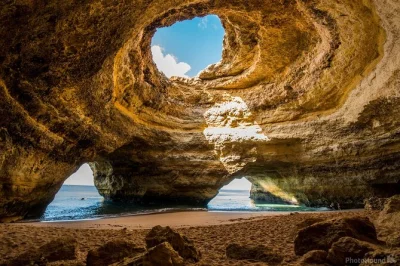 Feel the rush from portimão to benagil on a 90-minute speedboat cave tour with experienced local skippers, panoramic views, and all safety gear included.