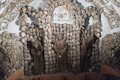 Entdecke die kapuzinergruft in rom mit schnellem einlass, wähle zwischen führung oder audiotour und erfahre bewegende geschichten von lokalen guides. alle gebühren inklusive.