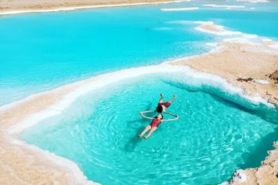 Relaxe no oásis de siwa—flutue nos lagos salgados, explore dunas no safari pelo deserto e aproveite a fonte de cleópatra. transporte privado de cairo, todas as taxas e refeições locais inclusas.