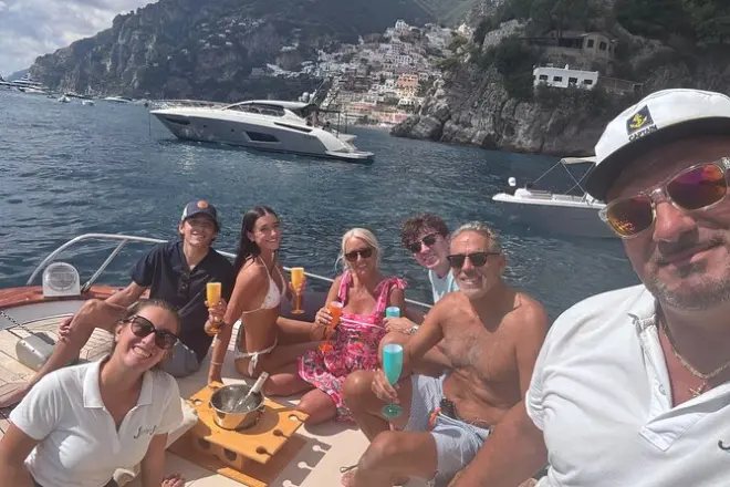 Snorkeling em Capri: Barco privado com grutas e costa Amalfitana