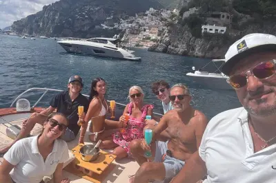 Snorkeling em Capri: Barco privado com grutas e costa Amalfitana