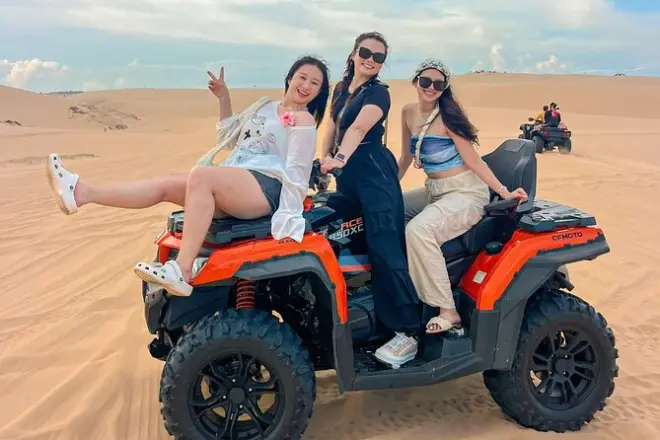 Da Nha Trang a Mui Ne in quad: Tramonto sulle dune di sabbia bianca