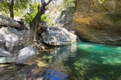 Randonnée aquatique à la cascade de Manikia : Baignade en bassins naturels