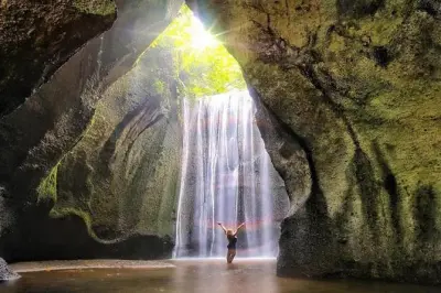 Tour por las 3 cascadas de Bali: Tibumana, Tukad Cepung y Tegenungan