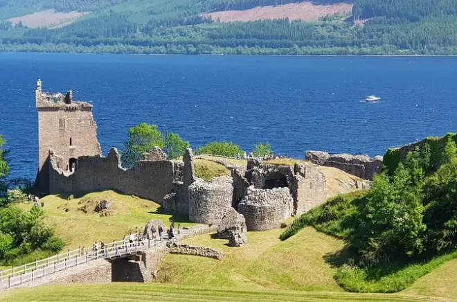 Highlands privés d’Invergordon : Loch Ness et château d’Urquhart