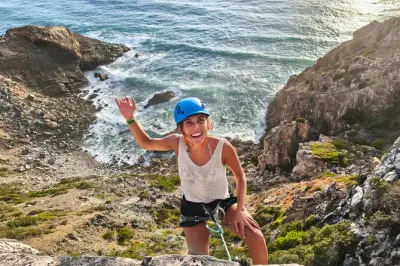 Escalada em Cascais saindo de Lisboa: Rotas em falésias à beira-mar
