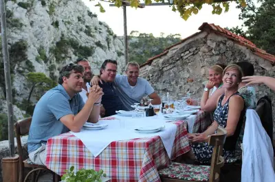 Hvar Tour: Weinverkostung, Lavendelfelder & dalmatinisches Essen