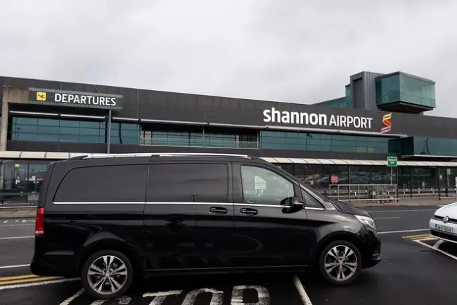 Privater Transfer Shannon–Galway mit Halt an den Cliffs of Moher