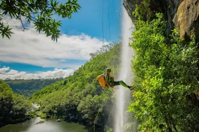 Canyoning alle cascate Tamarind con discese e zipline a Mauritius