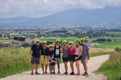 Degustação de vinhos e almoço em vinícola perto de Assis de e-bike