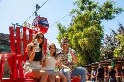 Santiago Pass: Hop-On-Bus, Cerro San Cristóbal & Wein-Tour