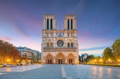 Erlebe paris hautnah bei einer geführten notre dame tour in kleiner gruppe – flexible optionen für innen- oder außenbesichtigung mit insiderwissen von lokalen experten.