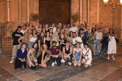 Vivi la nightlife di palermo con un pub crawl locale: 5 bar, shot gratis, sconti sulle bevande e nuove amicizie. include braccialetto e tempi flessibili in ogni locale.