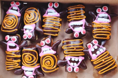 Descubre las donas de portland en un tour a pie, probando en coco, blue star y voodoo. degustaciones seleccionadas, historias de la ciudad y paradas en lugares emblemáticos.