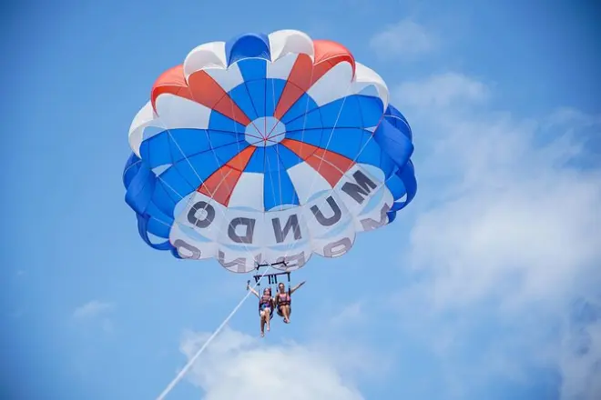 Parasailing in Denia: 10-minütiger Flug über die Costa Blanca