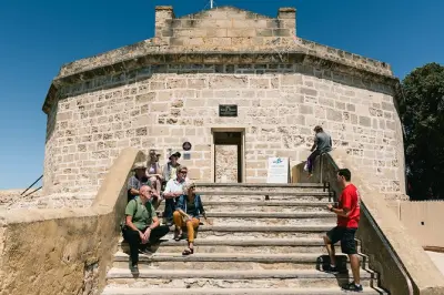 Fremantle walking tour: Convicts, culture & street art