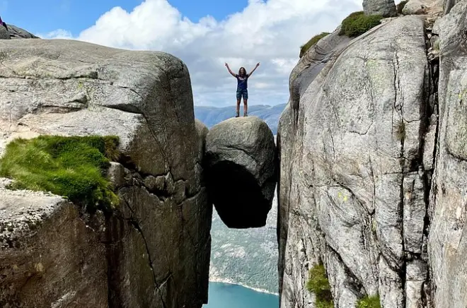 Kjerag Hike from Stavanger: Demanding Alpine Adventure with Guide