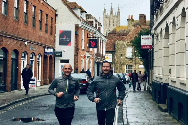 Tour de running en grupo pequeño por Canterbury: Murallas y catedral
