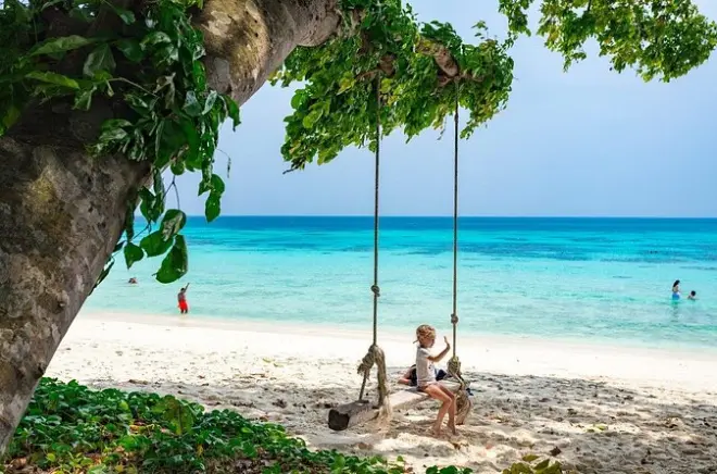 Snorkeling Koh Rok from Ko Lanta: Private Boat & Lunch