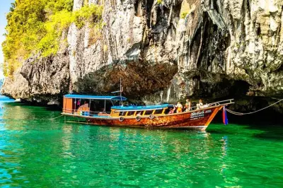 Private 4 Islands Tour Ko Lanta: Emerald Cave by Longtail Boat
