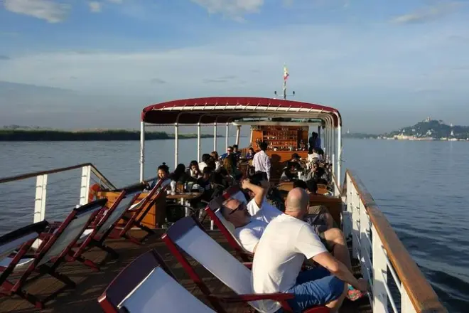 Crociera fluviale da Bagan a Mandalay: 12 ore sull'Ayeyarwaddy