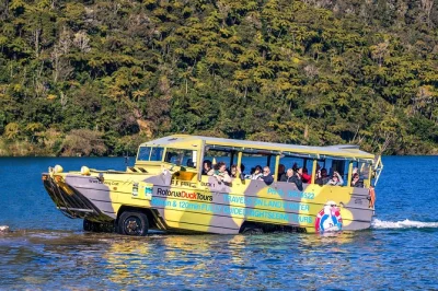 Feel the thrill of a rotorua duck boat tour—ride a wwii amphibious vehicle, splash into lakes, hear local stories, and see geothermal sights with live guide commentary.