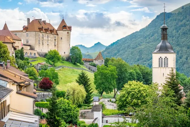 Gruyères Day Tour from Bern: Cheese, Chocolate & Castle