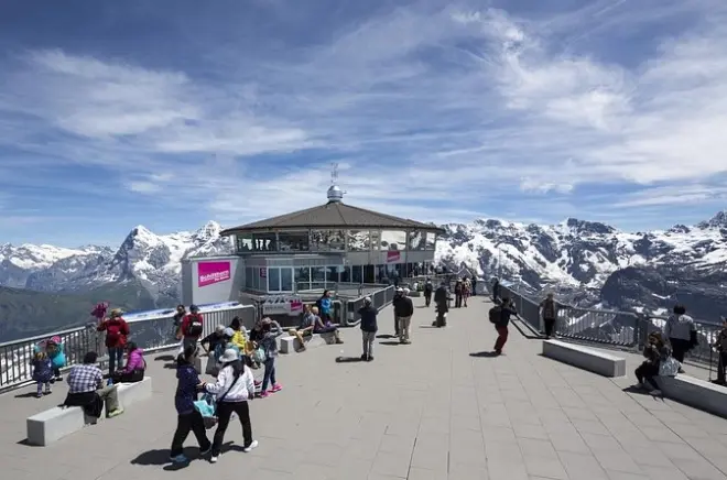 Mt. Schilthorn tour Interlaken: Small group James Bond site