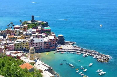 Frühes morgenlicht an den klippen der cinque terre, private tagestour ab florenz mit flexiblen stopps in manarola, vernazza & corniglia, inklusive abholung vom hotel.