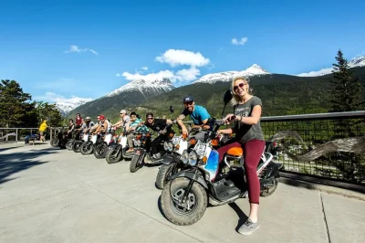 Siente la brisa del océano en un paseo en scooter por skagway, descubre la historia de la fiebre del oro, visita chilkoot trail y lower reid falls. incluye equipo, guía y combustible.