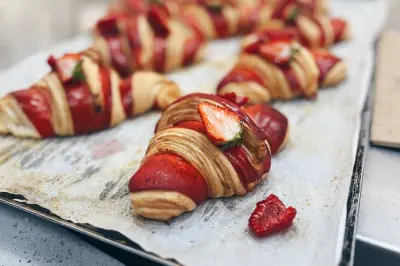 Balade gourmande à Cannes avec dégustation de croissants fins
