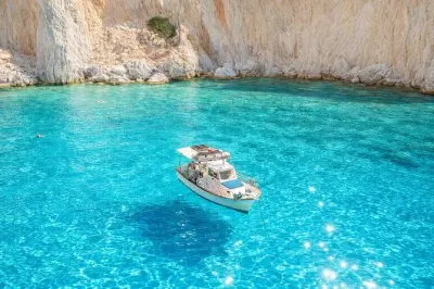 Snorkel desde Pollonia a Polyaigos: Crucero privado por la mañana