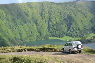 Jeep tour di un giorno: Sete Cidades e Ferraria da Ponta Delgada