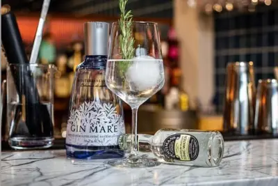 Gin- und Rumverkostung in Frankfurt: 6 Spirituosen & Cocktailkurs